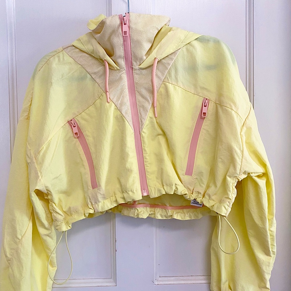 ZARA XS cropped zip up w/ tags